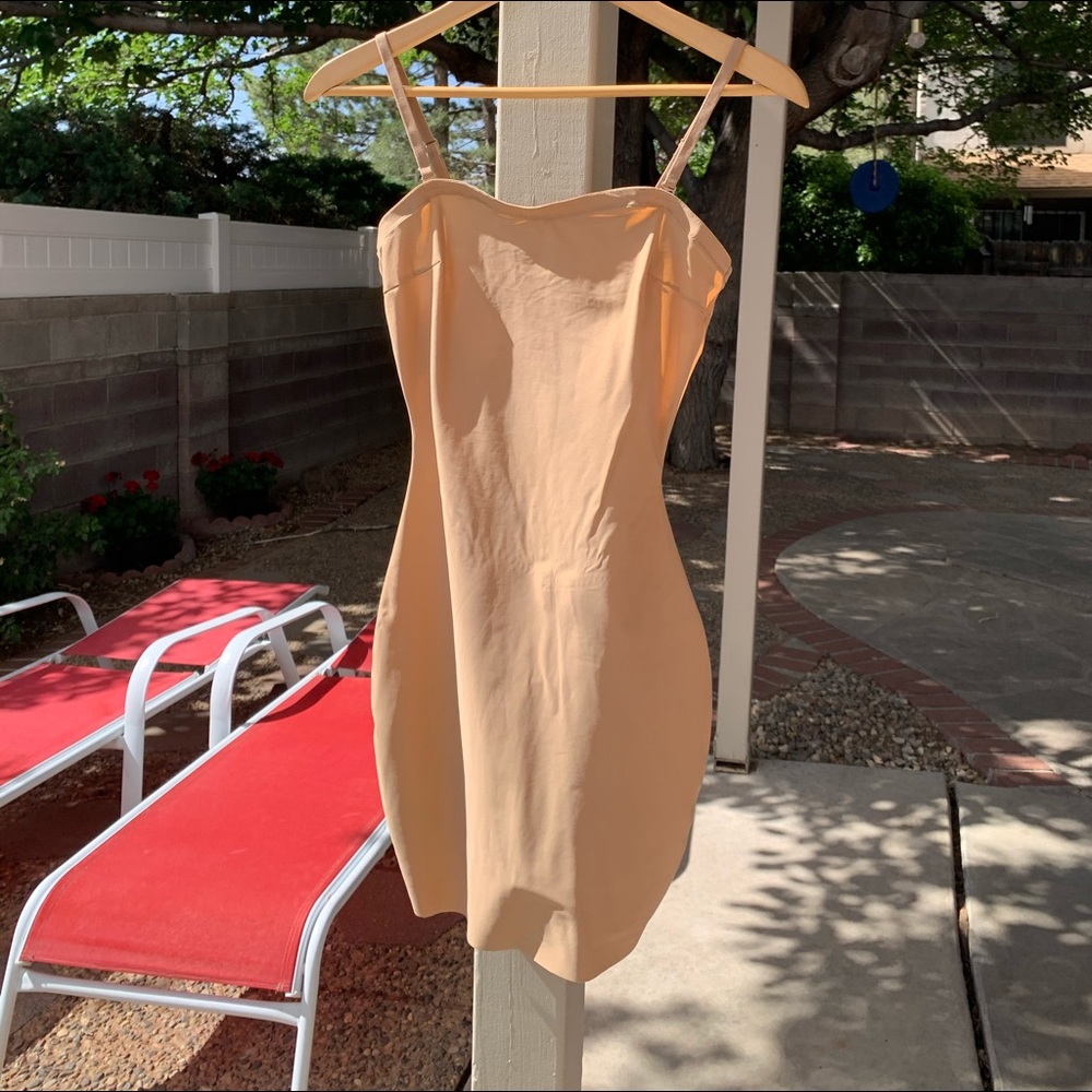 Assets by Spanx Nude M